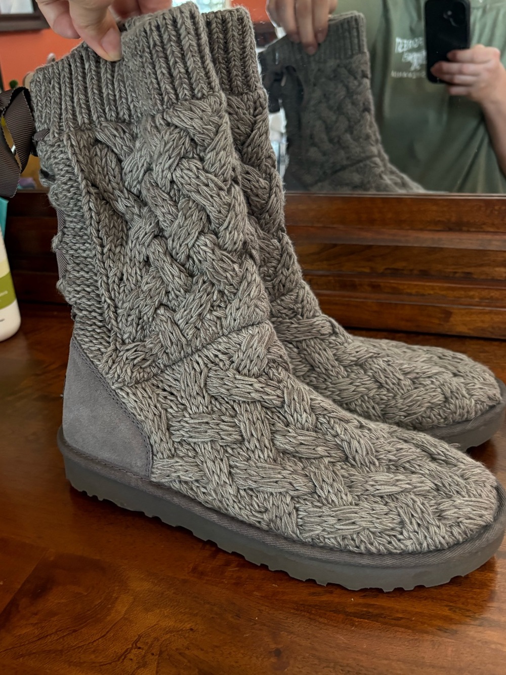 Ugg Isla Gray Knit Cardy Back Bow Short Boot Size 8 US 39 EU 6 UK